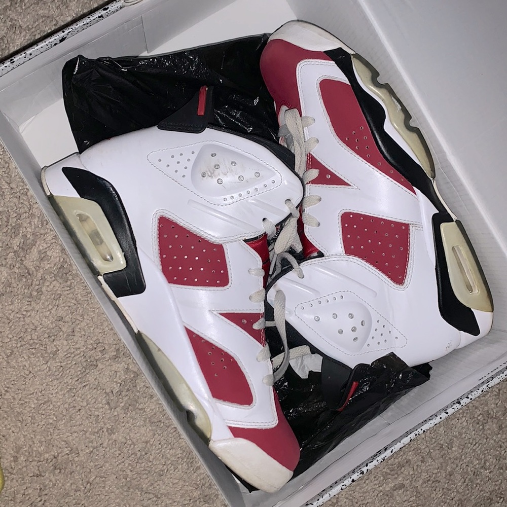 Jordan Carmine 6’s sneakers 8/10